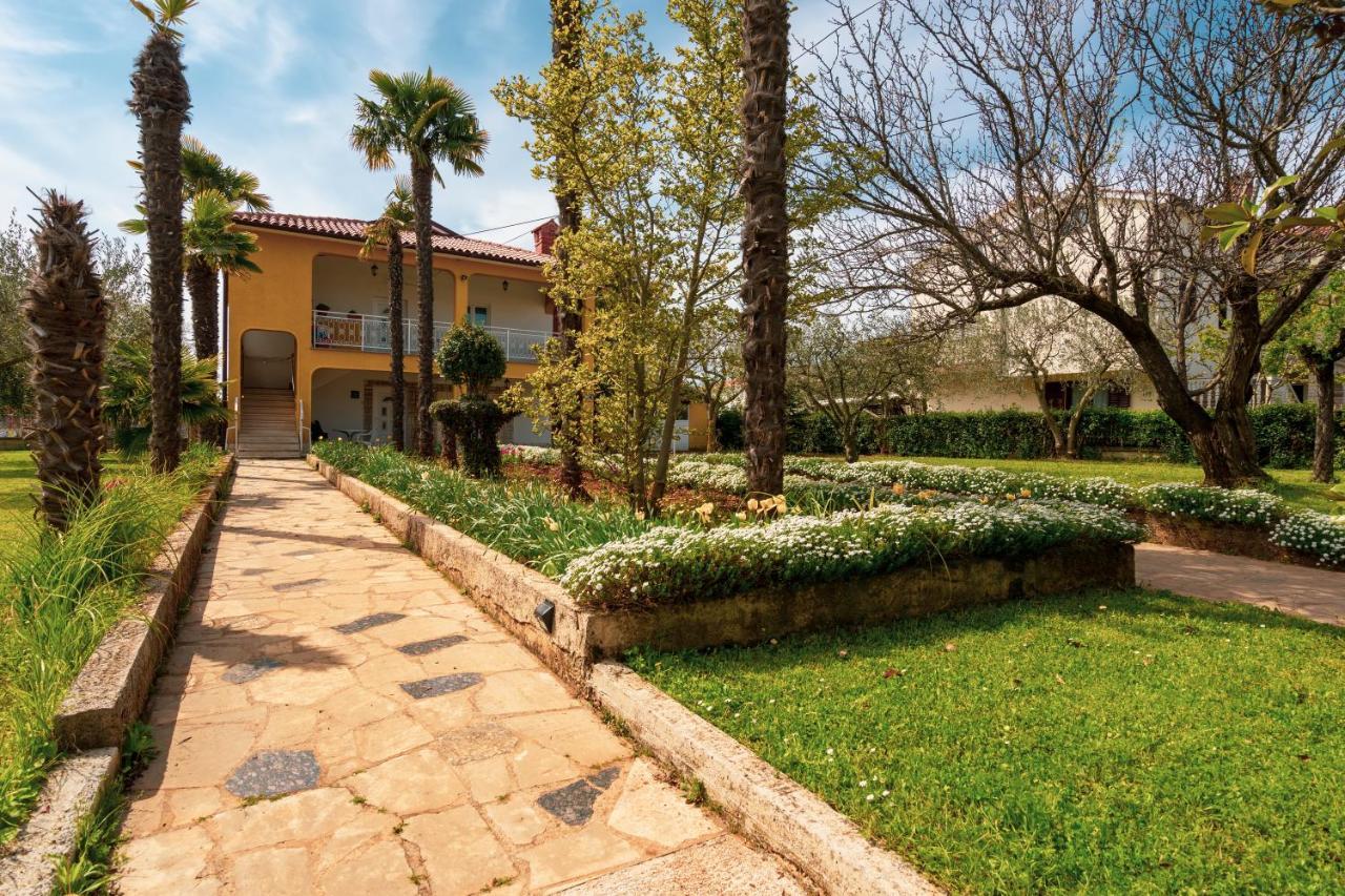 Apartment Villa Olga Porec Exterior photo